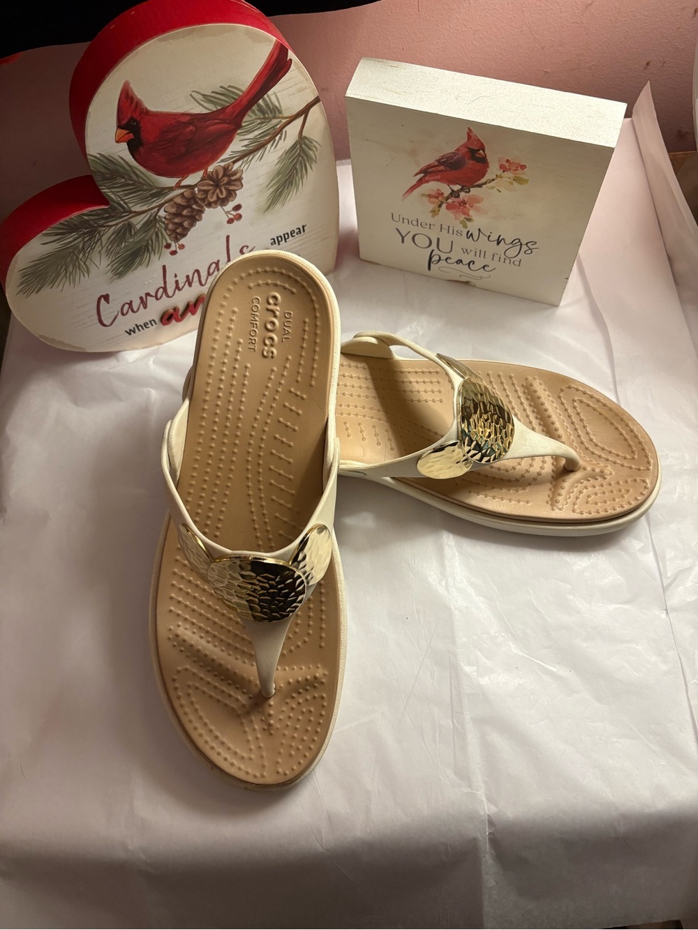 CROCS Women's Sanrah Hammered Circle Wedge Flip Sandals Size 9